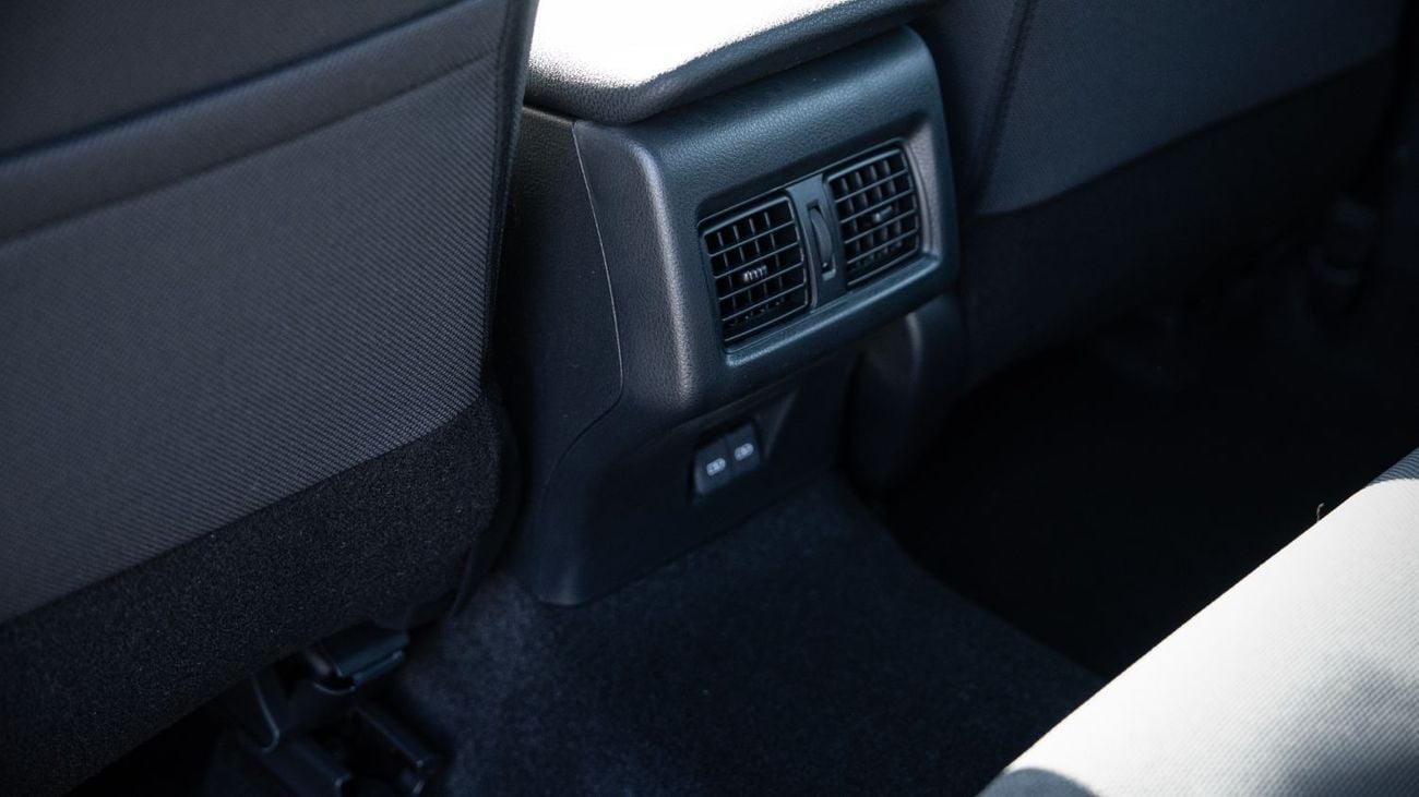 تويوتا كامري LE 2.5L - Black Inside Black