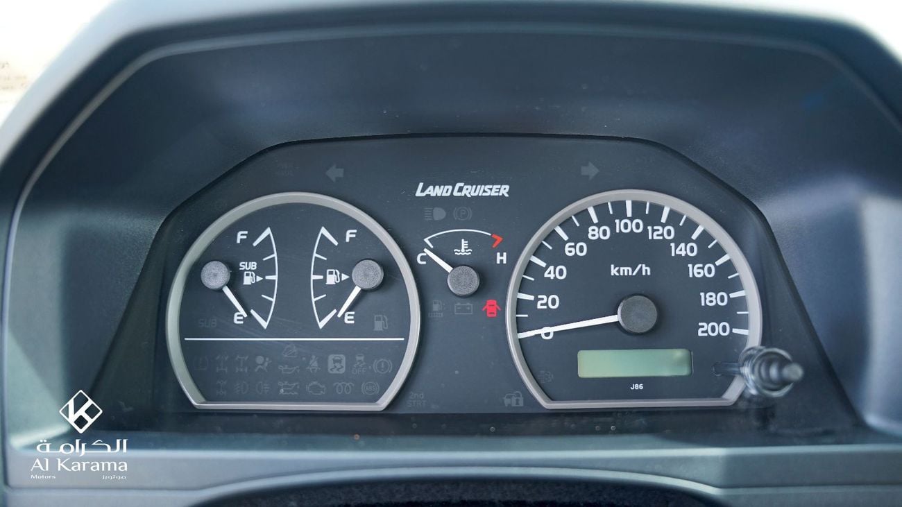 Toyota Land Cruiser Pick Up 4.0L Automatic Drive | Single Cabin Pick up with 4x4 drive and DIff Lock - GCC - Pterol