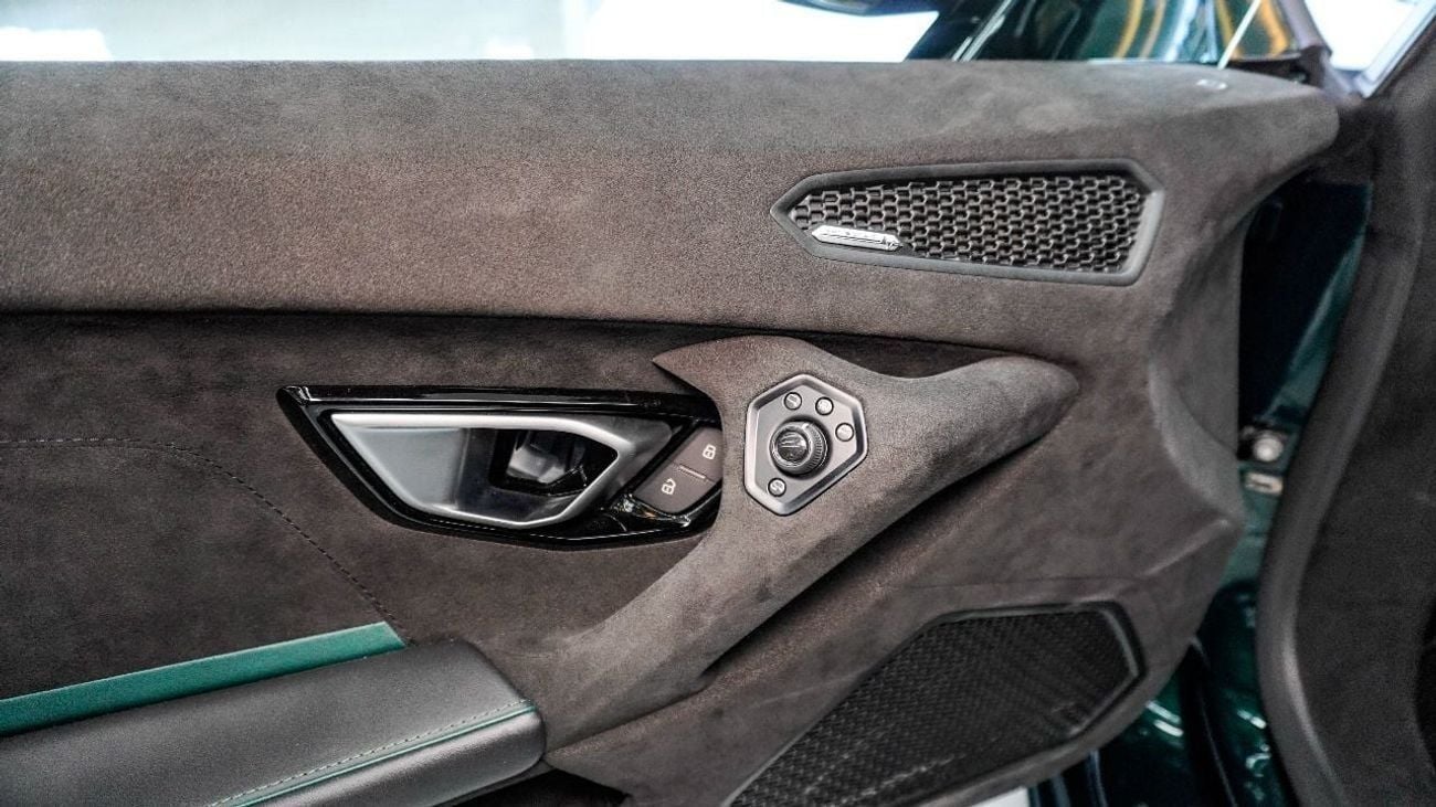 Lamborghini Huracan LAMBORGHINI HURACAN TECNICA - 2023 - 60TH ANNIVERSARY WARRANTY & SERVICE