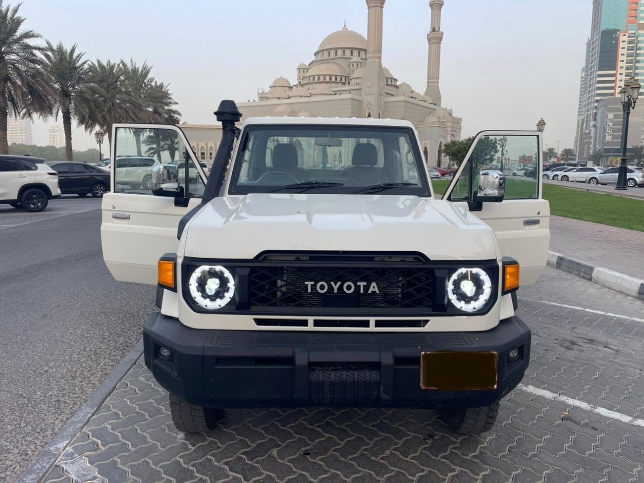 تويوتا لاند كروزر بيك آب Double Cabin 2017 Model RHD DIESEL ENGINE Full Option