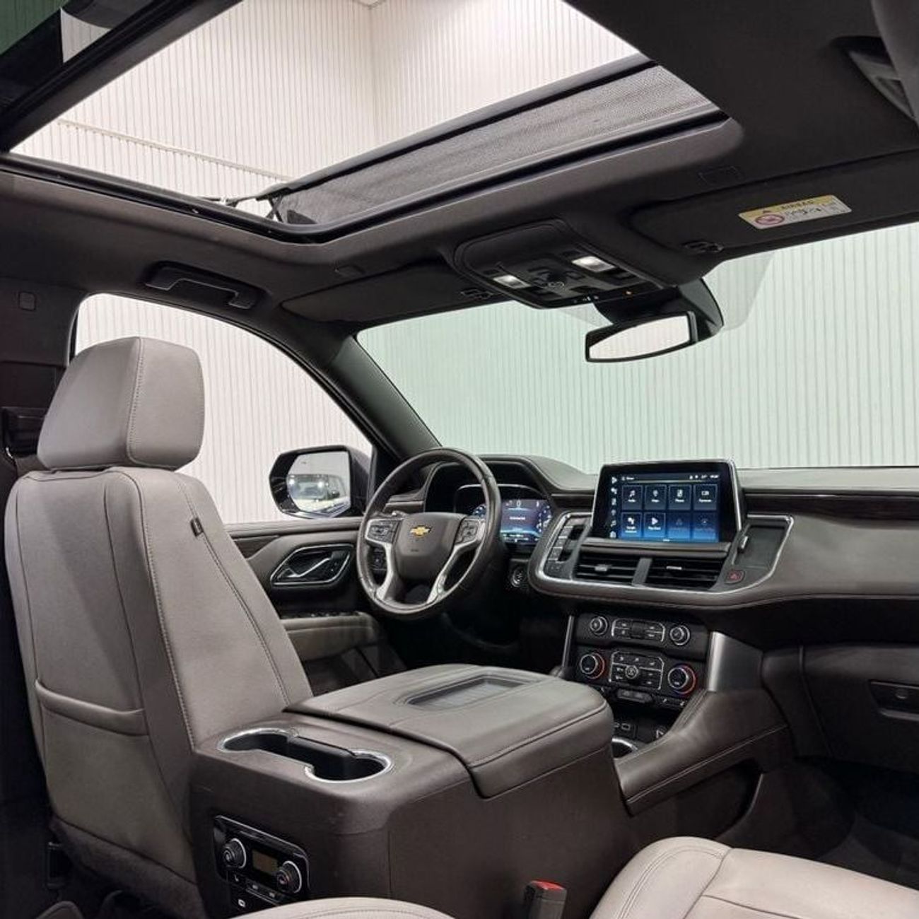 شيفروليه سوبيربان LT 5.3L 4WD 2023 Chevrolet Suburban LT, Nov 2025 Chevrolet Warranty, Low Kms, 8 Seater, GCC