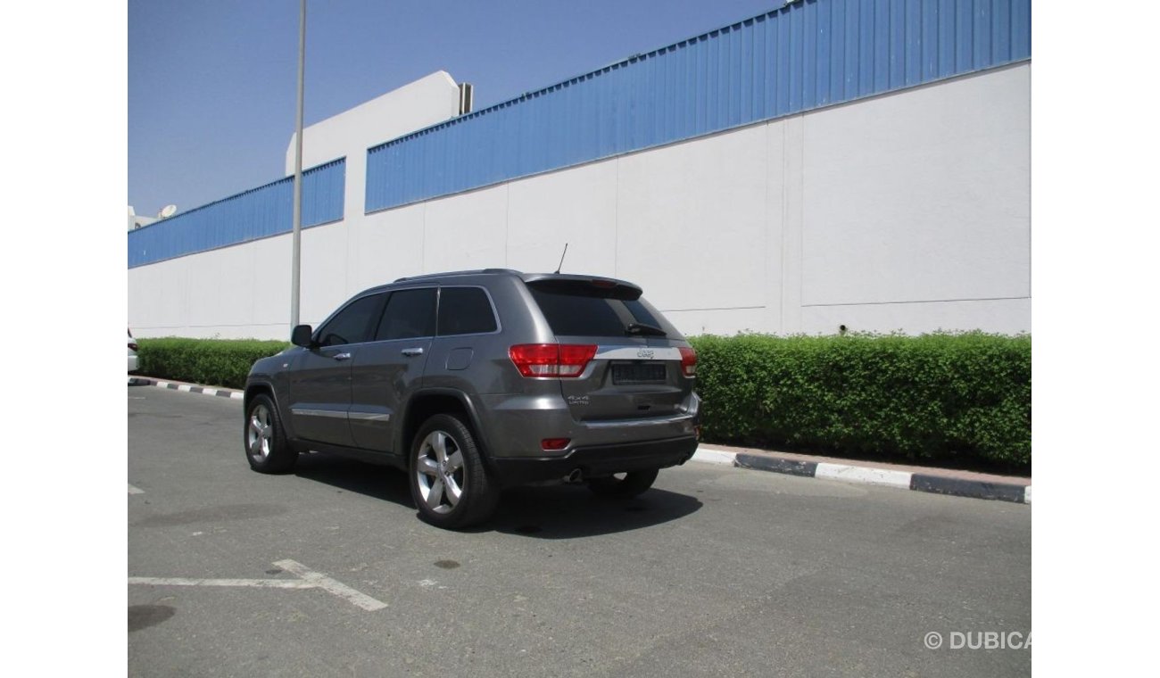 Jeep Grand Cherokee JEEP GRAND CHEROKEE 2012 GULF SPACE V8 HEMEI ,FULL OPTIONS WITH FULL SERVICES HISTORY