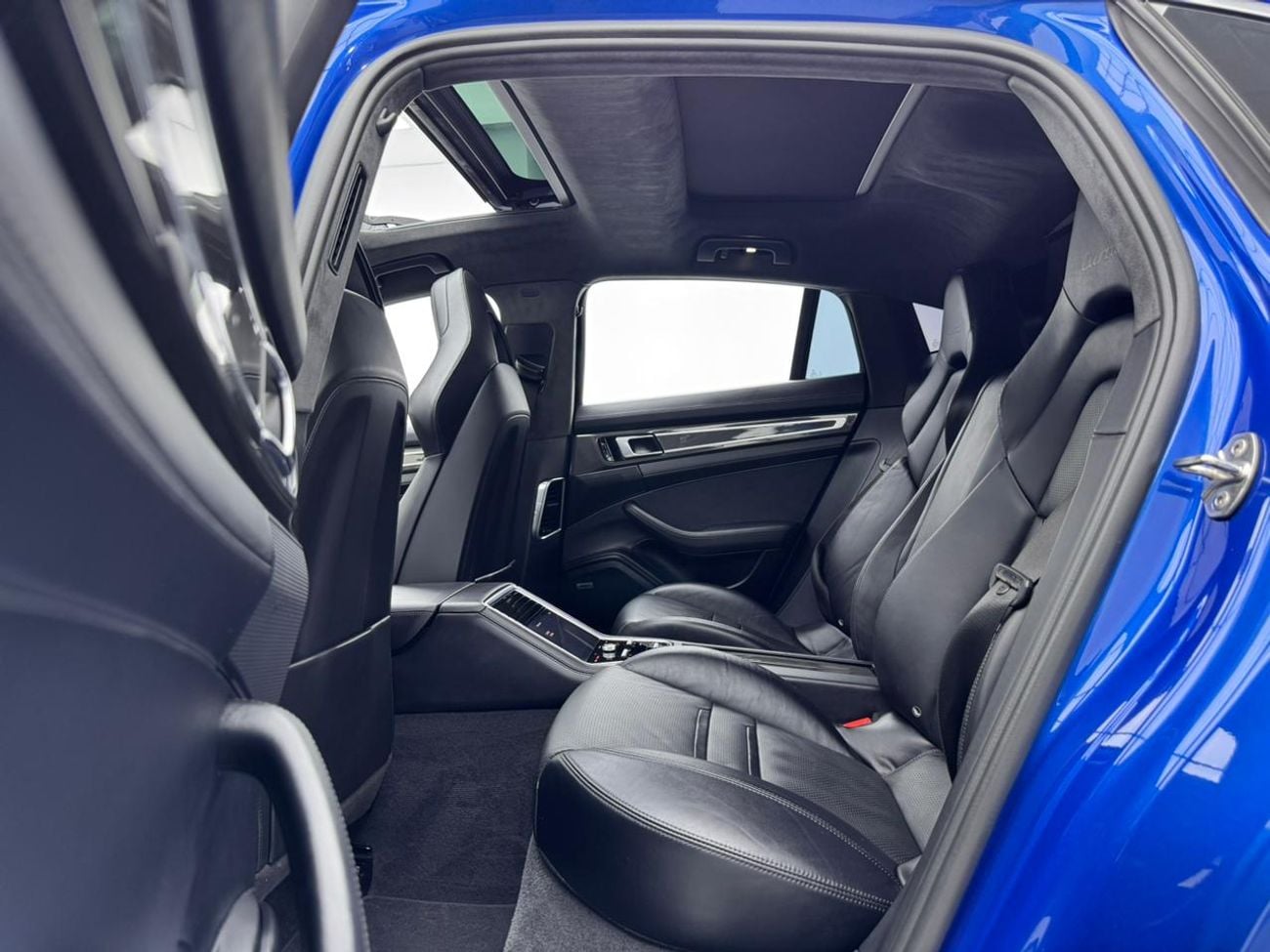 Porsche Panamera Turbo 4.0L RWD 2017 Porsche Panamera Turbo, Porsche Full Service History, Excellent Condition, GCC