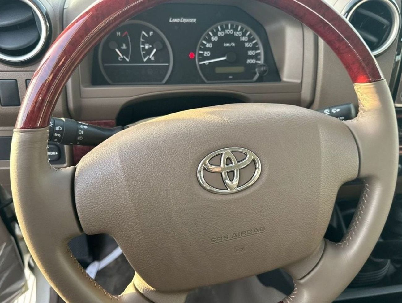 تويوتا لاند كروزر 70 4.0L 3 Door