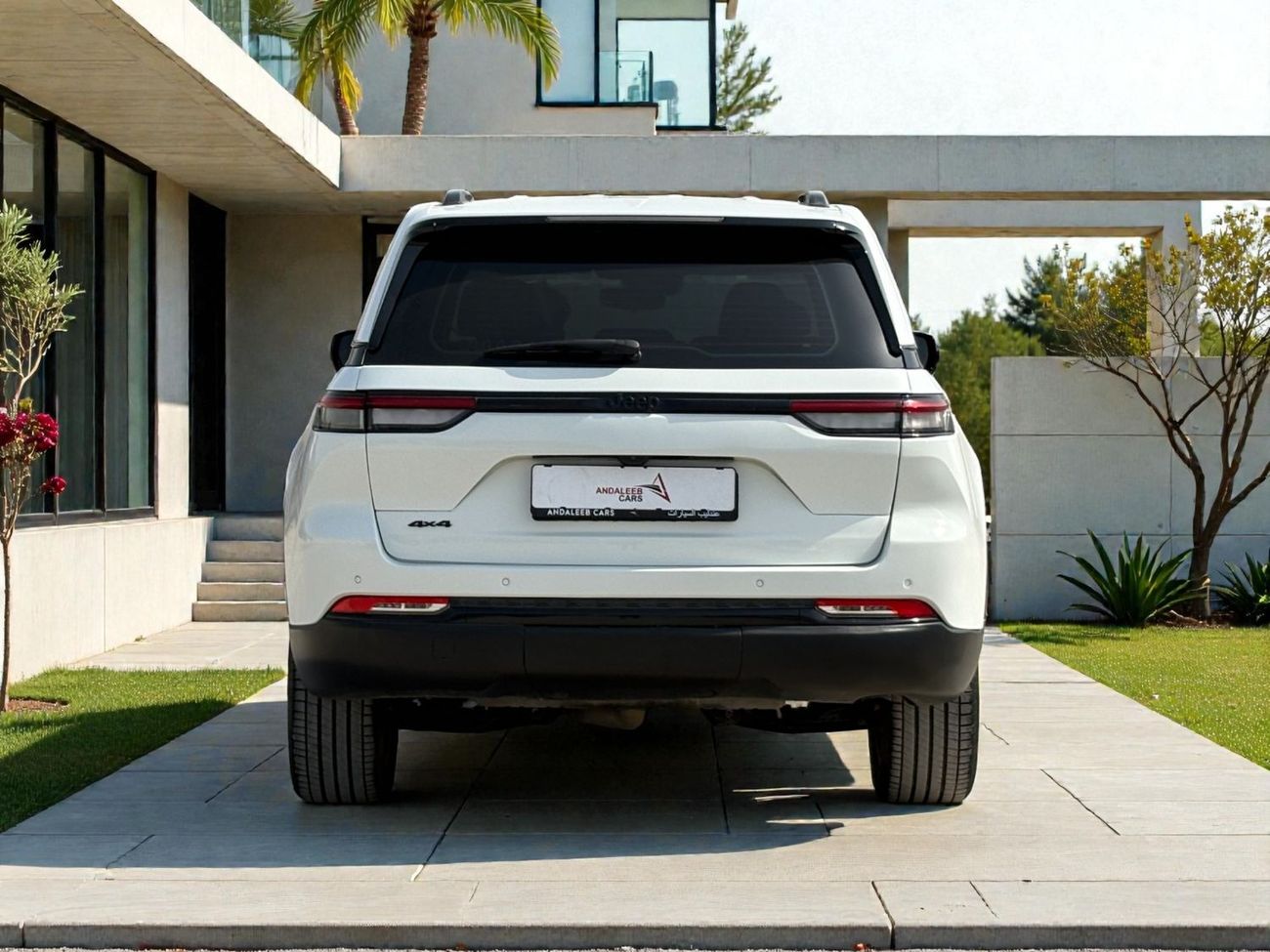 جيب جراند شيروكي Altitude 3.6L 2022 | GCC SPECS | AED 2,580 PER MONTH | Agency Warranty & Valid Service Contract.