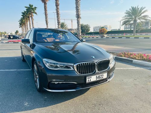 بي أم دبليو 730Li