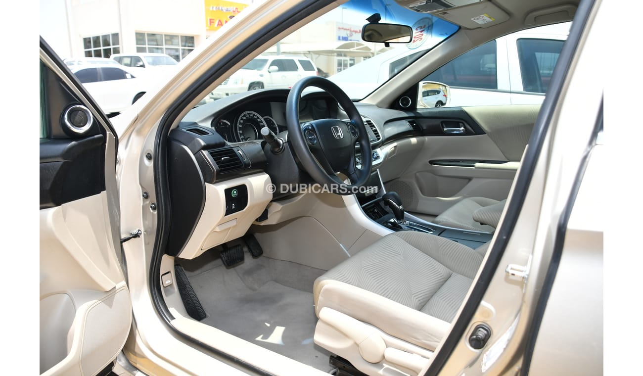 هوندا أكورد ذهبى 2015 خليجى  بحالة ممتازة   بدون حوادث