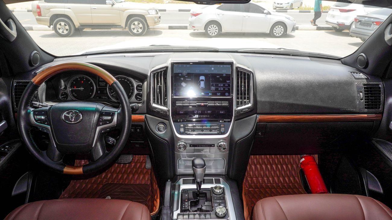 Toyota Land Cruiser VXR 5.7 L V8 with 2024 Body Kit