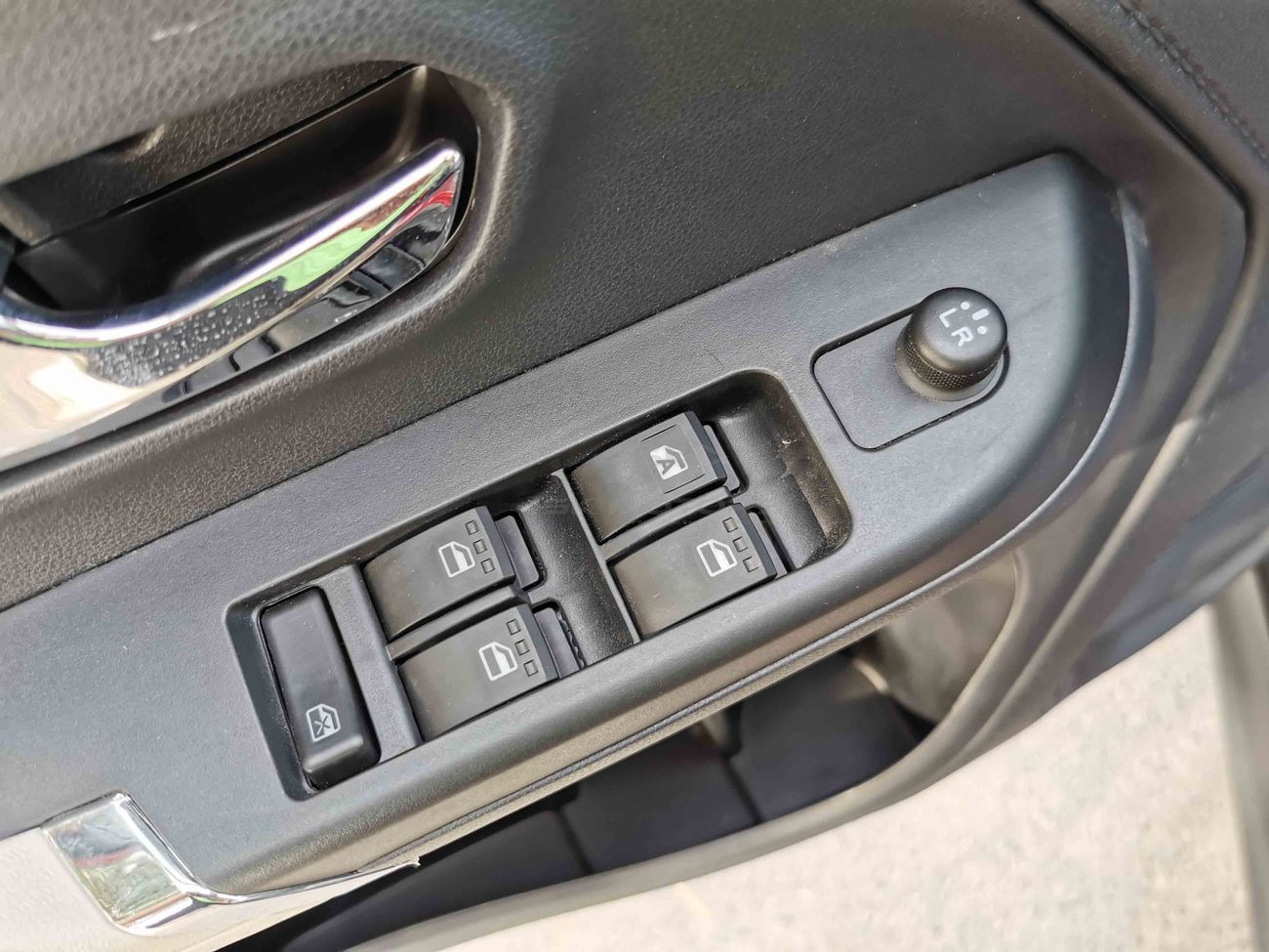 Toyota Rush 1.5L Petrol, 17" Rims, Roof A/C Ventilator, Front Defogger Control, Fabric Seat (CODE # TRGC04)