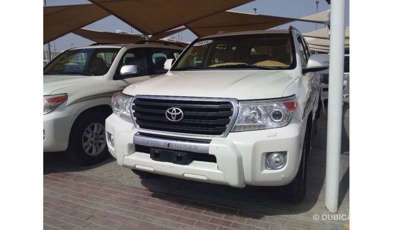 Toyota Land Cruiser Toyota Land Cruiser 2012  GXR V8 GCC