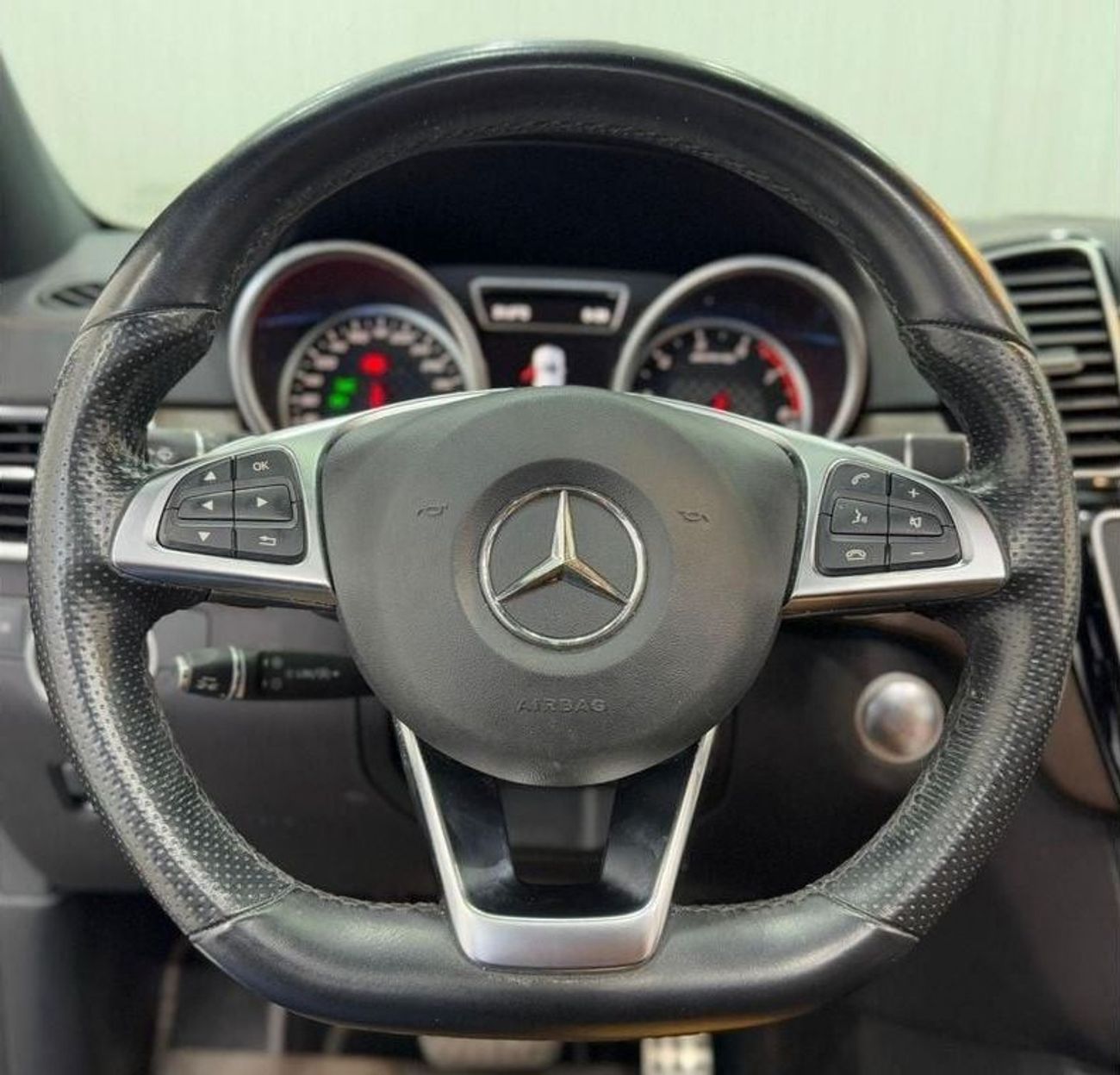 مرسيدس بنز GLE 43 AMG Std 3.0L 2018 Mercedes-Benz GLE 43 AMG, 1 Year Warranty, Full Service History, GCC