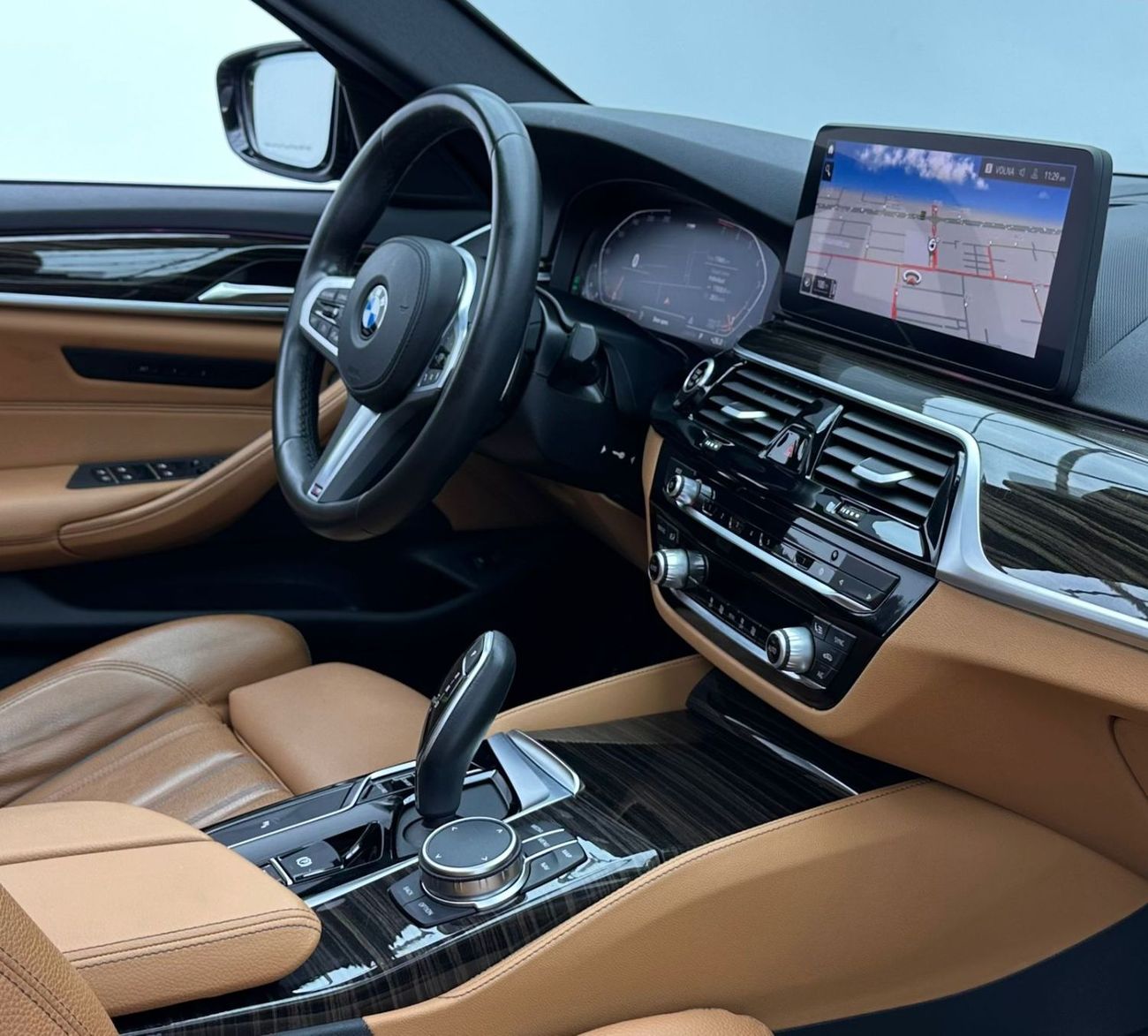 BMW 520i 2023 BMW 520i M-Sport M-Kit, Sep/2028 BMW Warranty + Service Contract, BMW Full Service History, GCC