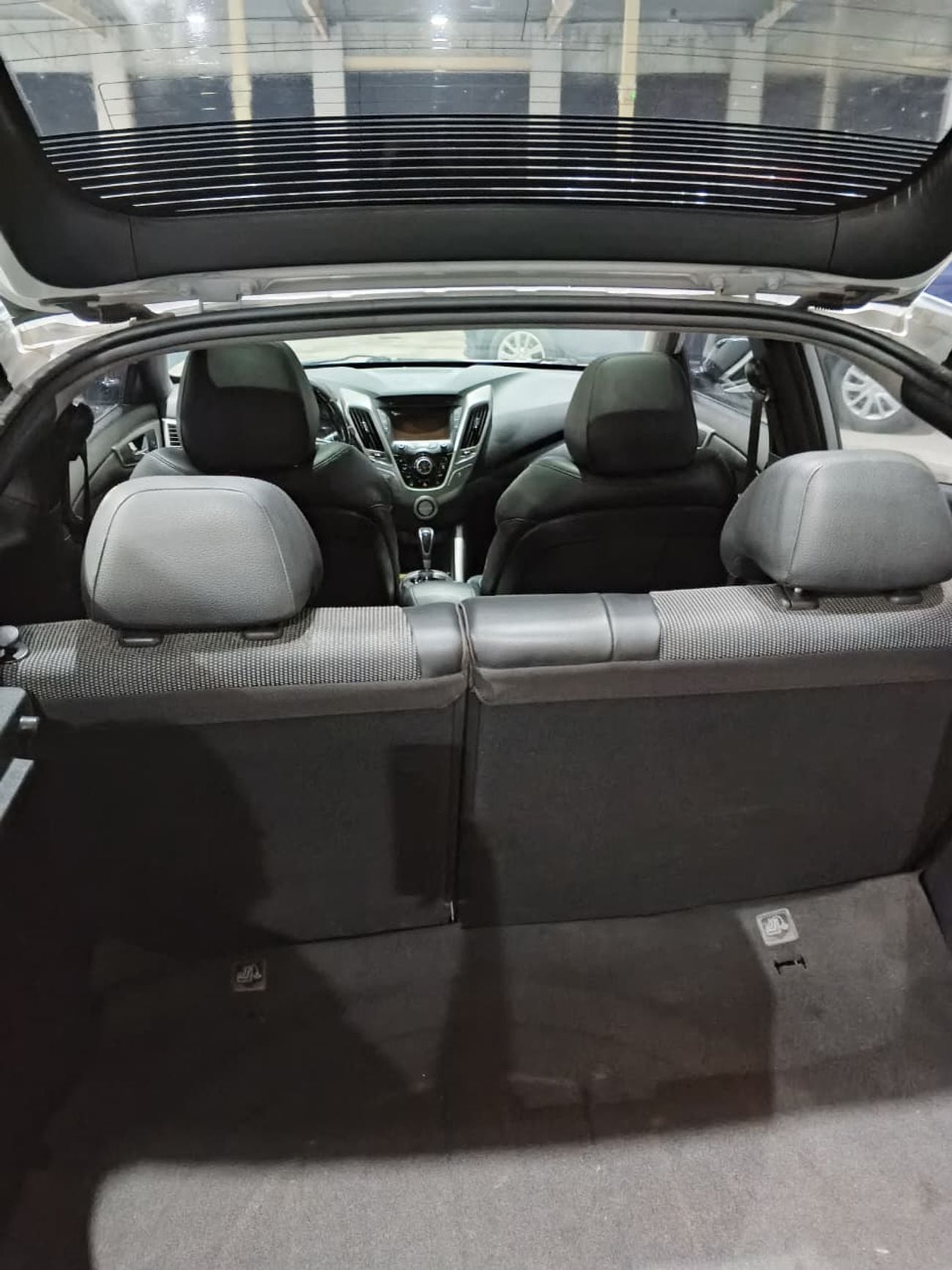 Hyundai Veloster Sleek & Sporty! 2015 Hyundai Veloster | Original Paint | 151,907 KM – Premium Choice!