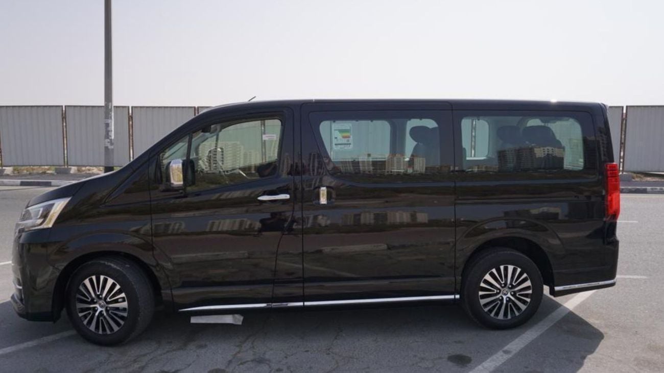 Toyota Granvia 3.5L V6, 24-valve DOHC with Dual VVT-i. 6 Seats . 5 Doors