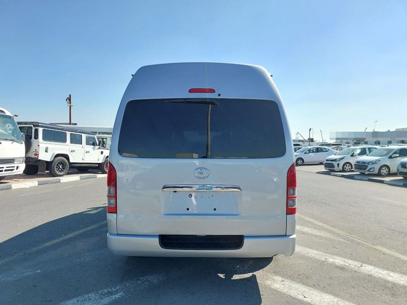 Toyota Hiace TOYOTA HIACE VAN RHD 2011 MODEL 3.0 L DIESEL AUTOMATIC(PM010795)