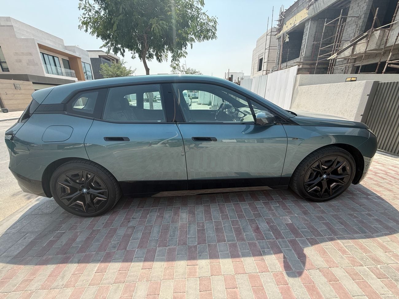 بي أم دبليو iX M60 SPORT SUITE
