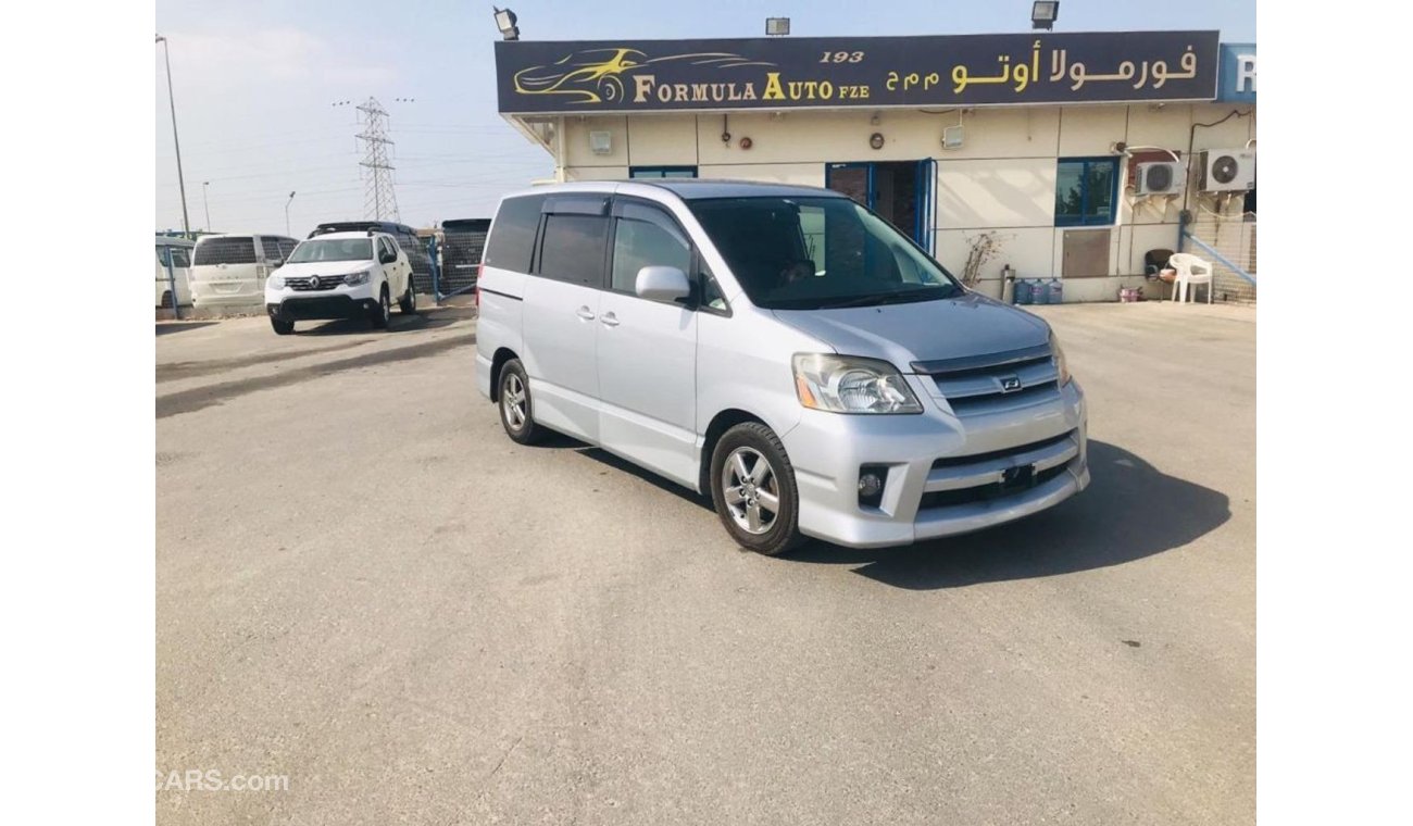 Toyota Noah TOYOTA NOHA //// FULL OPTION //// 2004 //// GOOD CONDITION //// KILOMETERS LOW //// SPECIAL OFFER //