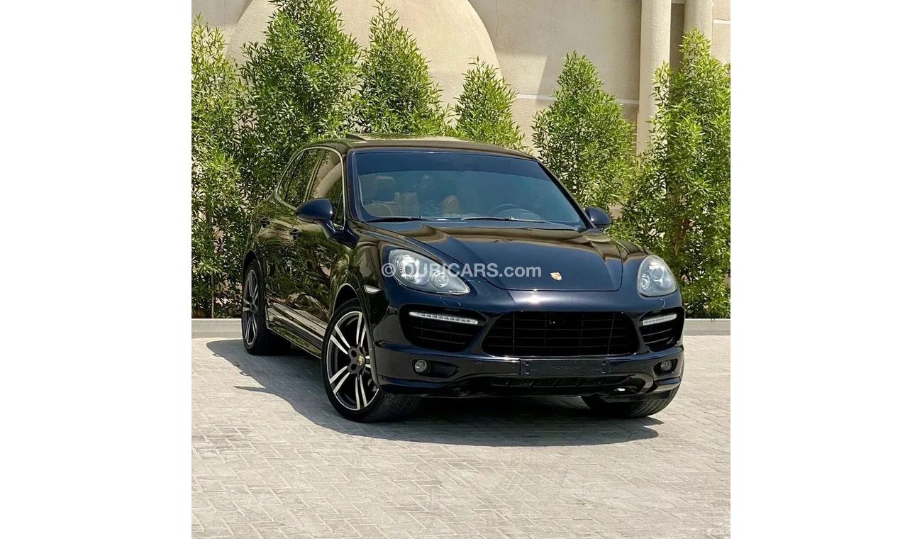 Used Porsche Cayenne GTS Good condition car GCC specs 2013 for sale in