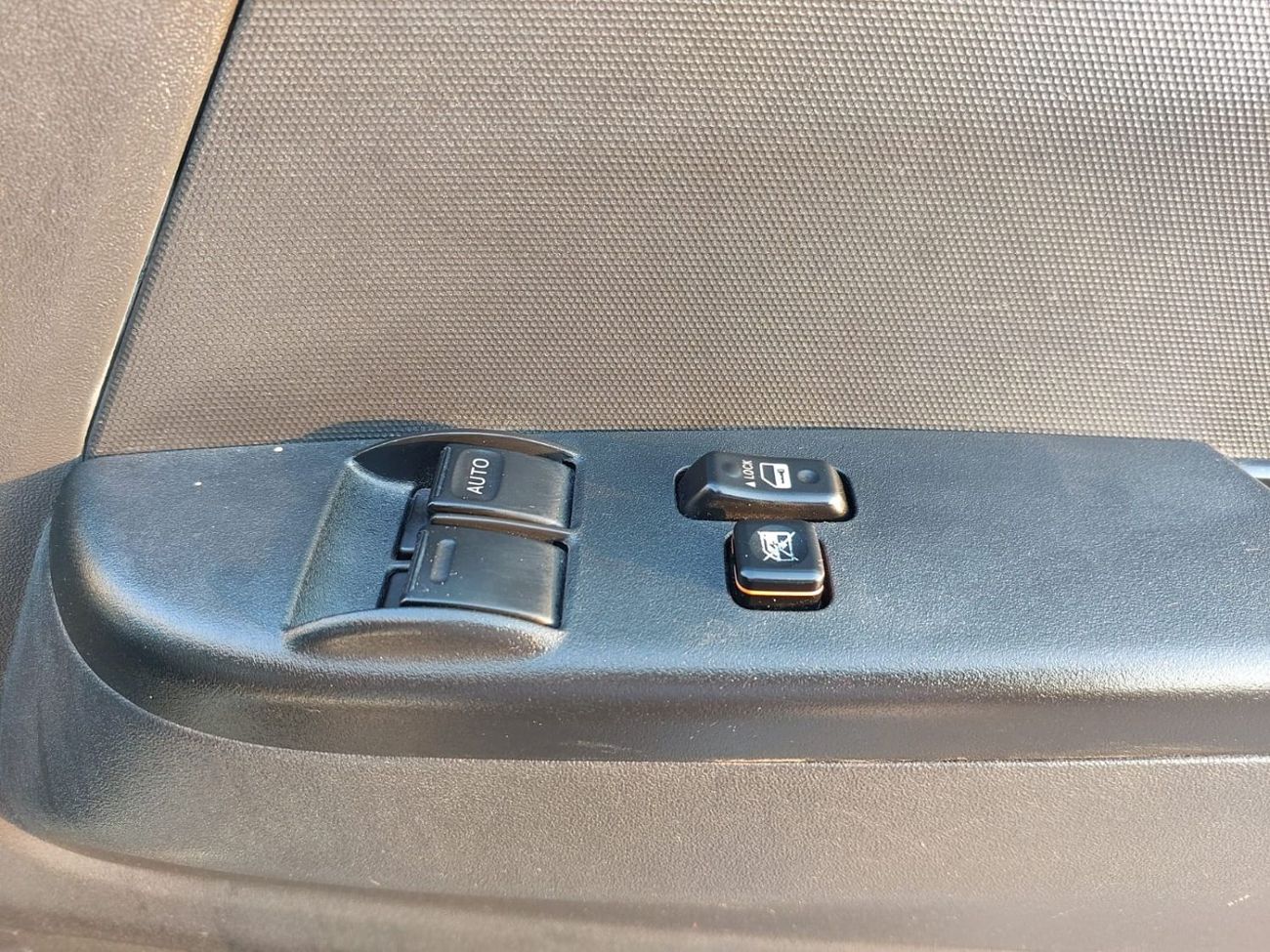 Toyota Hiace TOYOTA HIACE COMMUTER VAN RHD 2018 MODEL 3.0 L DIESEL AUTOMATIC(PM36171)