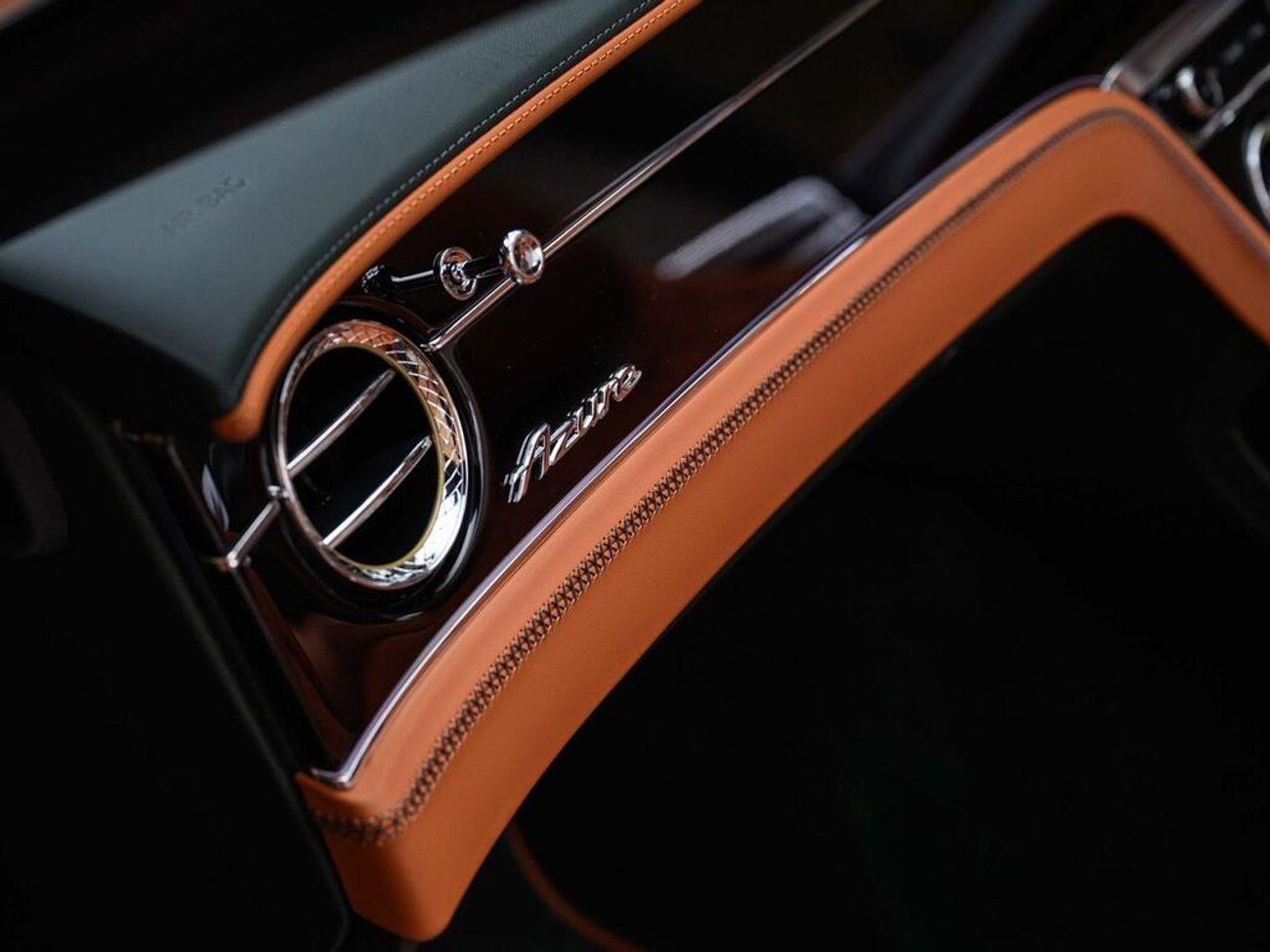 بنتلي كونتيننتال 4.0 V8 High-Performance 25.9kWh GTC Azure Auto 4WD Euro 6 (s/s) 2dr (EXPORT ONLY) Right hand drive