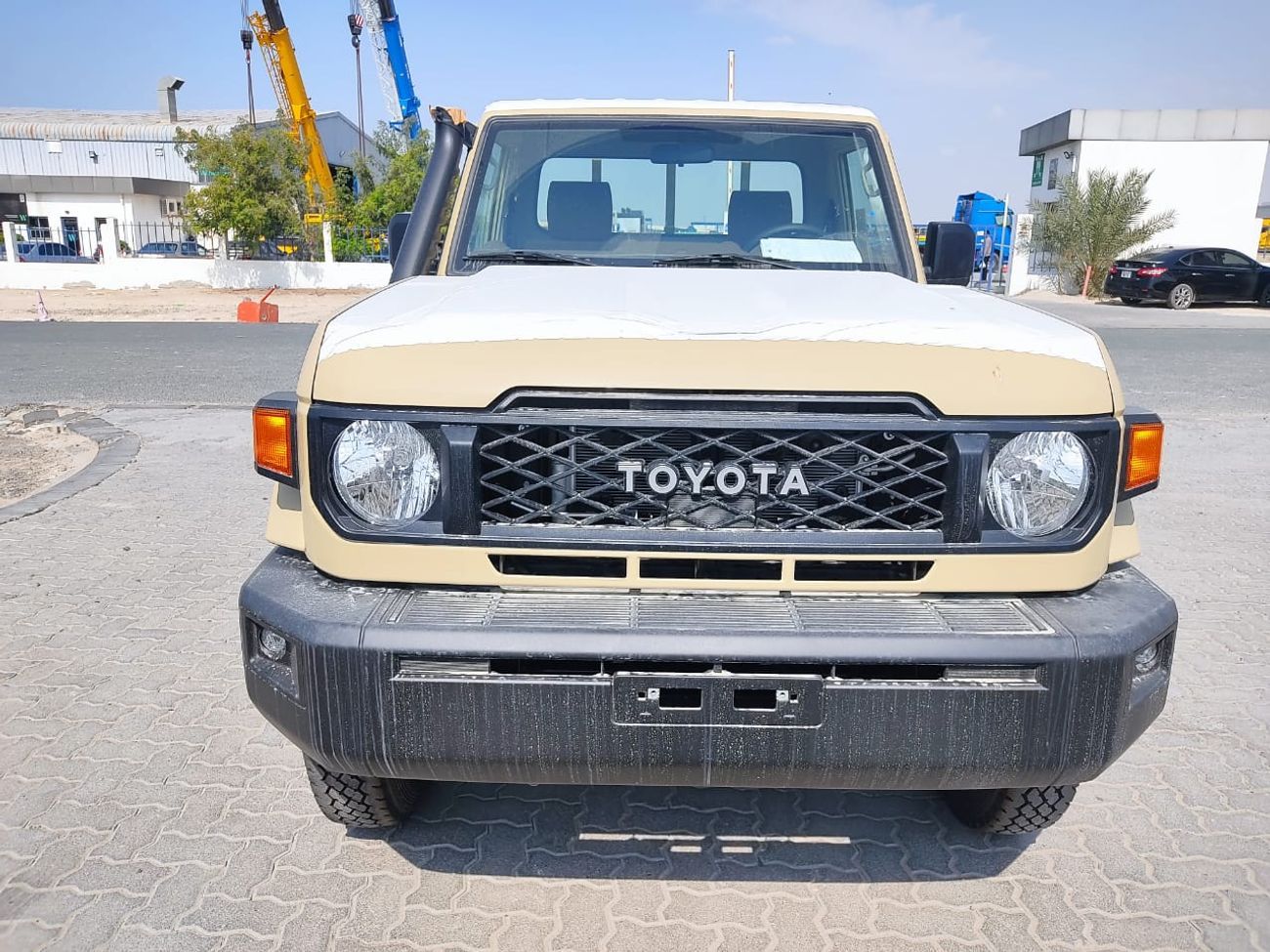 تويوتا لاند كروزر بيك آب SC 4.0L PETROL AUTOMATIC TRANSMISSION ( ONLY FOR RE-EXPORT )