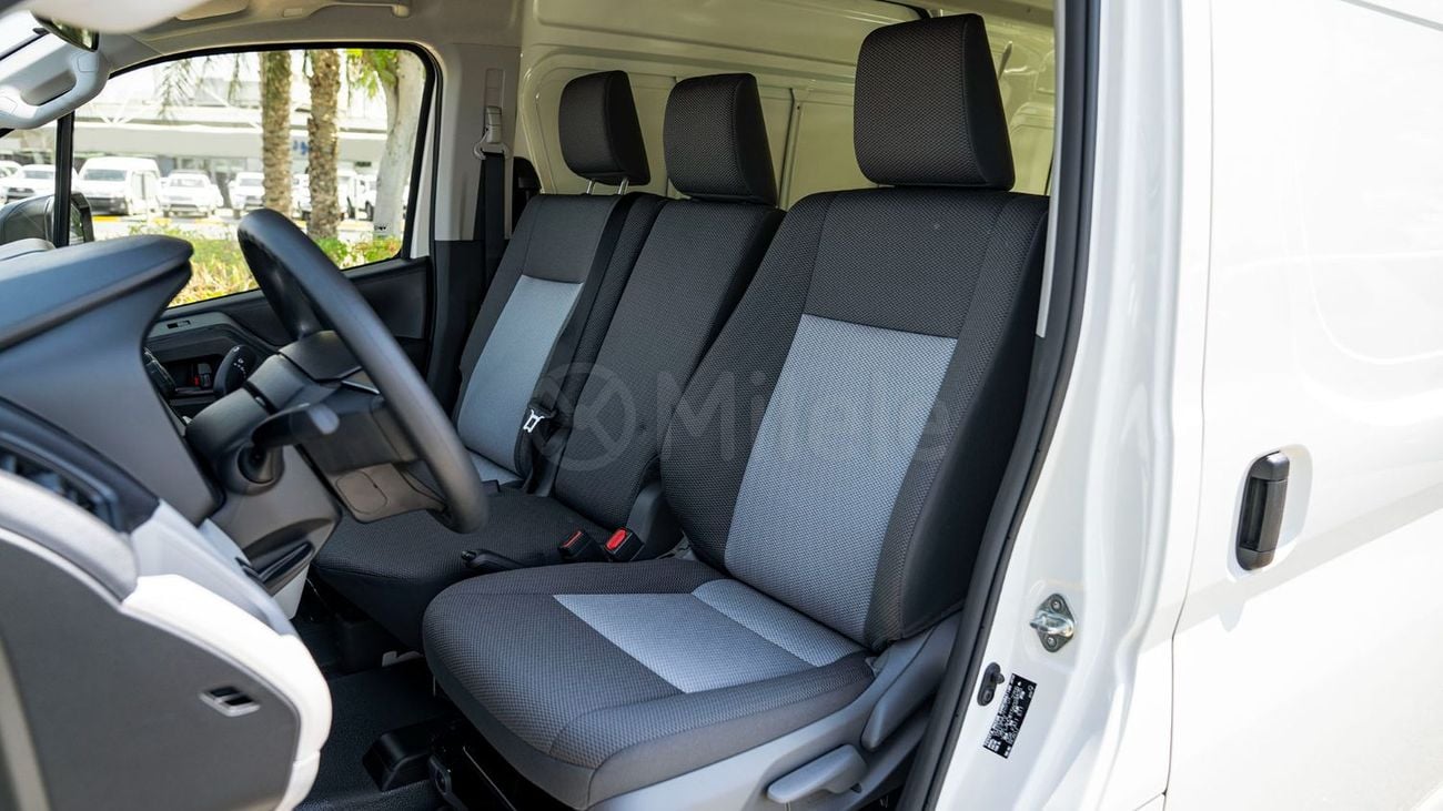 تويوتا هاياس TOYOTA HIACE HR CARGO VAN