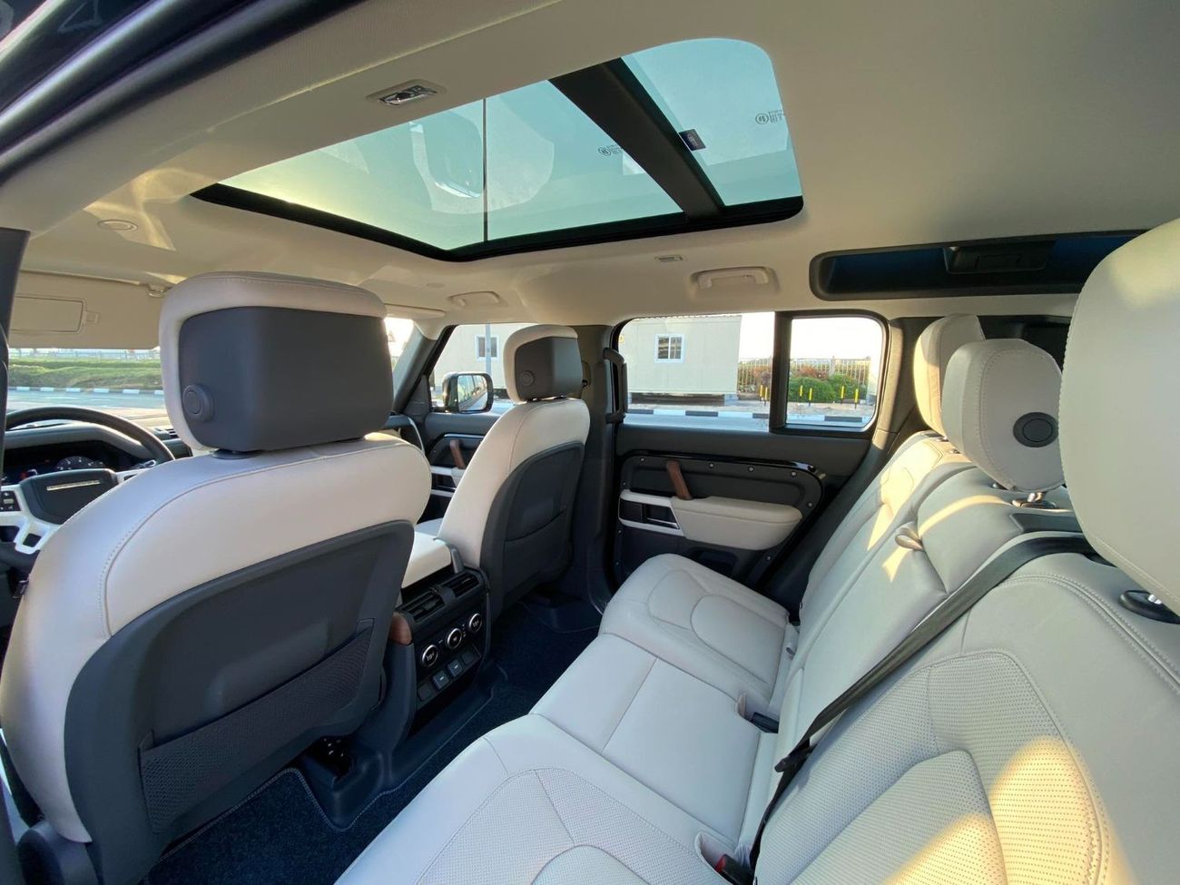 Land Rover Defender BRAND NEW**2024**GCC SPEC UNDER WARRANTY