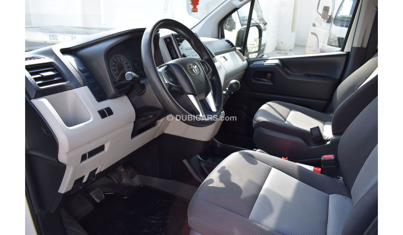 Toyota Hiace GLS - High Roof Toyota Hiace Highroof Bus 6 cylinder, Model:2019. Only done 62000 km