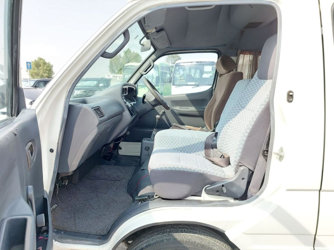 تويوتا هاياس TOYOTA HIACE COMMUTER VAN RHD 2001 MODEL 3.0 L DIESEL MANUAL(PM08349)