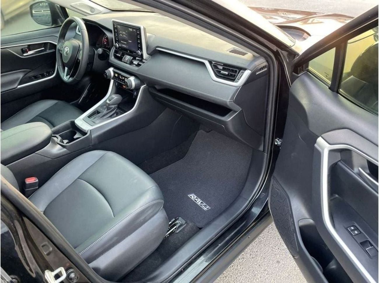 Toyota RAV4 2020 Toyota Rav4 XLE Premium+ 2.5L V4 Full Option With Radar Push Start & Electric Leather Seats - T