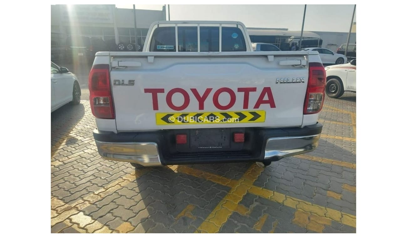 Toyota Hilux 2.4L DC 4WD DIESEL MANUAL TRANSMISSION