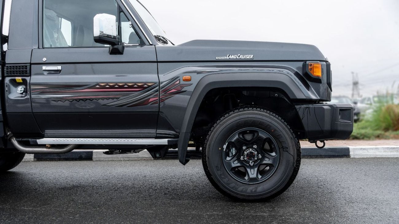 تويوتا لاند كروزر بيك آب 2026 Toyota Land Cruiser LC79 2.8L MT Diesel (Gray-Brown)