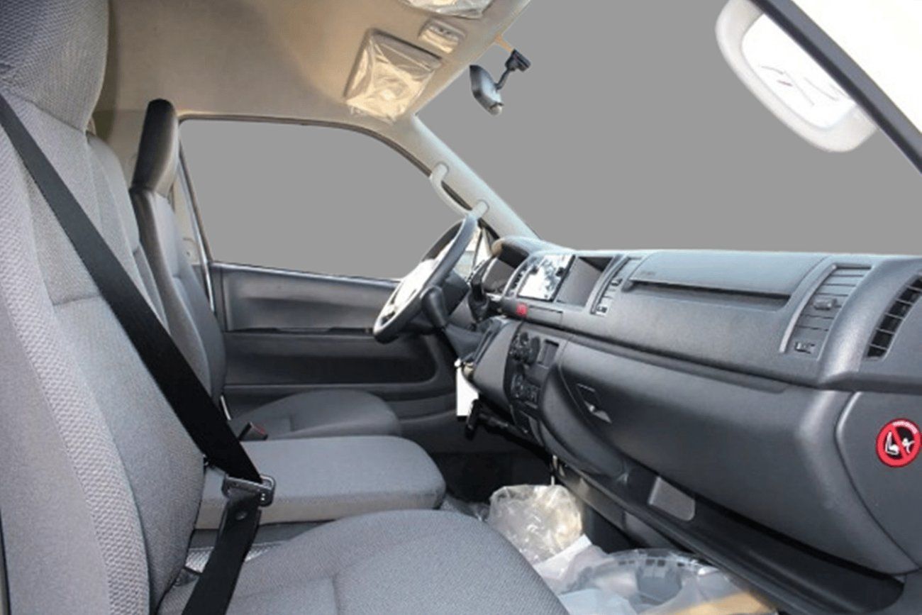 تويوتا هاياس Hiace Old Shape Hrf ECTWFR008 – 2026 Toyota Hiace Passenger Van – High Roof – Old Shape – 2.7L Petrol Manual – White