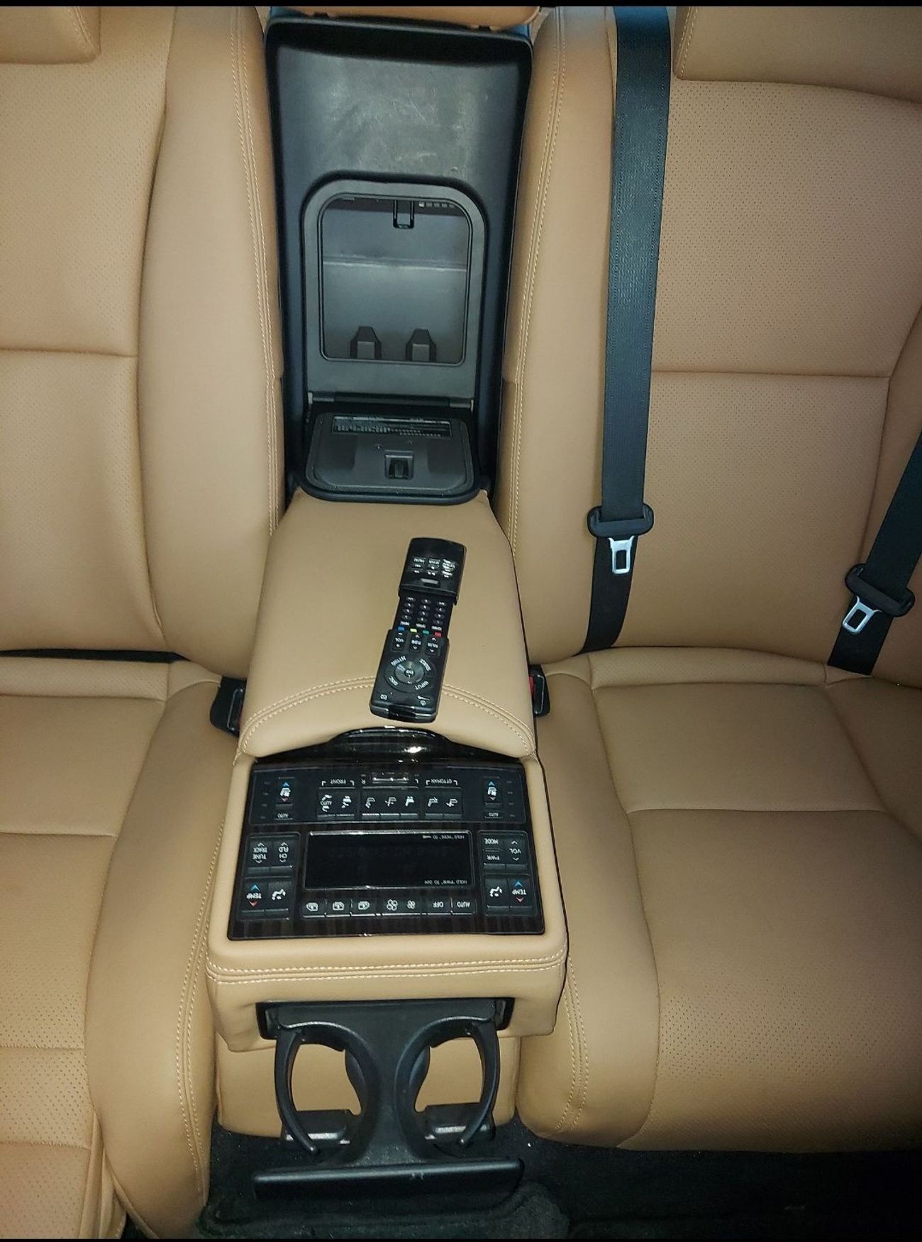 Lexus LS460 Premier SWB 4.6L (375 HP)