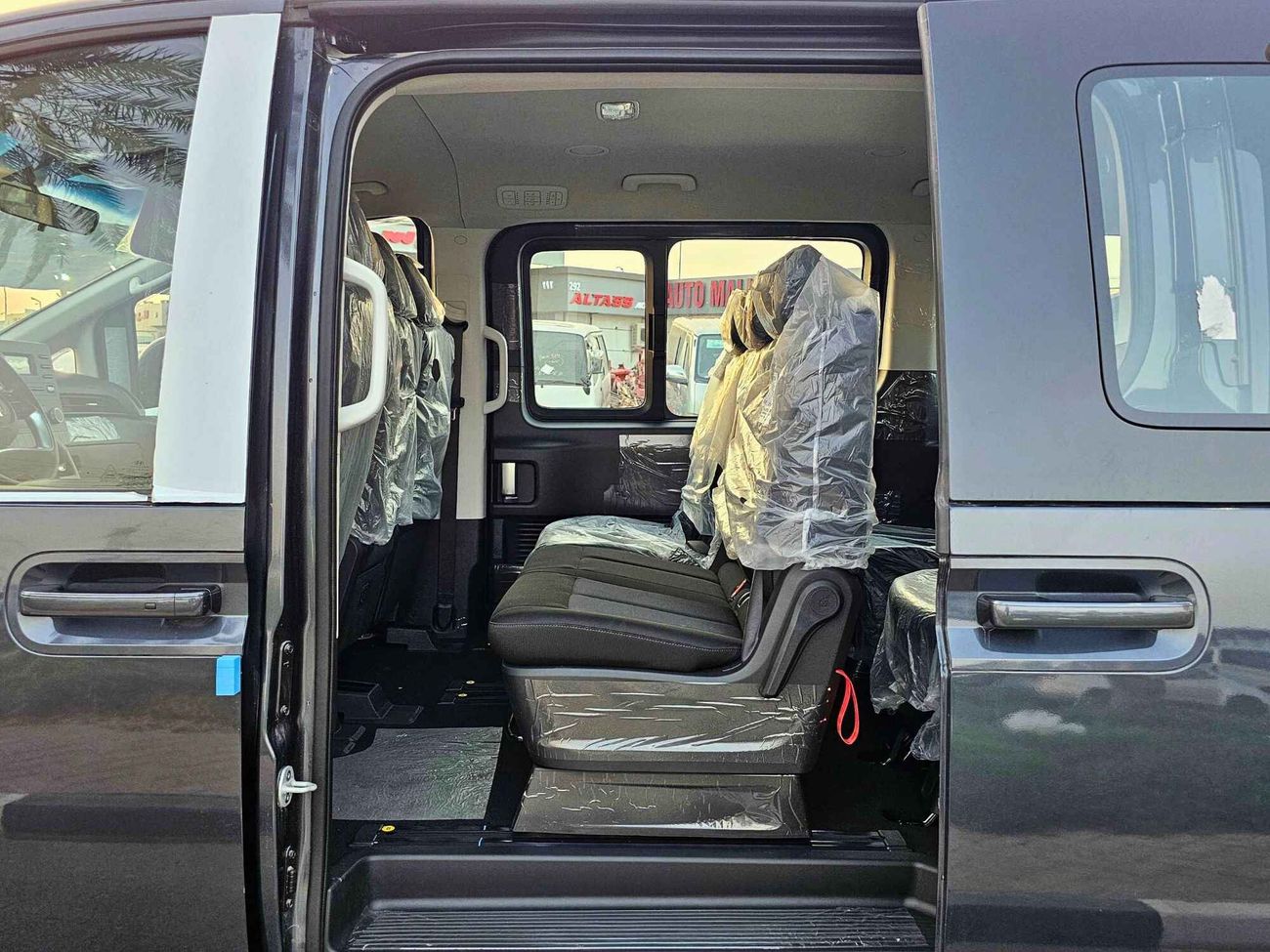 هيونداي ستاريا 3.5L V6  PETROL A/T / PUSH START / COMFORT 11 SEATER (CODE # 68029)