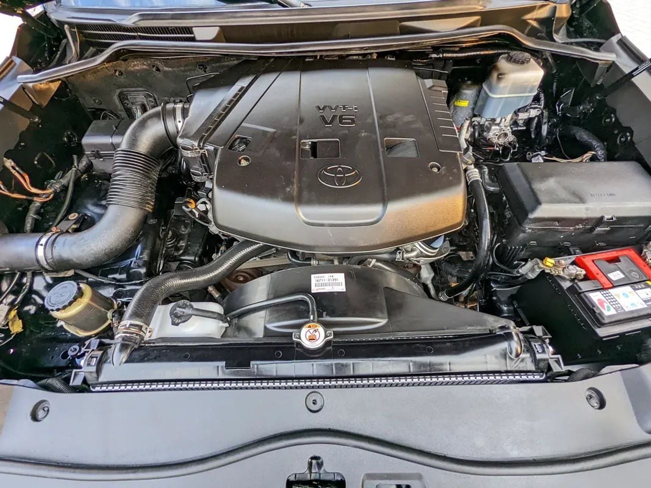 Toyota Land Cruiser GXR FACELIFTED WITH INTERIOR AND EXTERIOR GCC IN EXCELLENT CONDITION