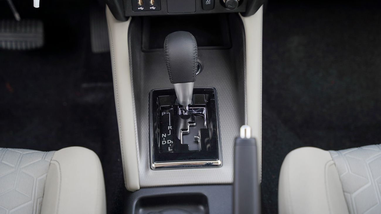 Mitsubishi ASX Brand New Mitsubishi ASX MedLine 2026 Export 2.0L 4WD Petrol A/T|White/Beige|