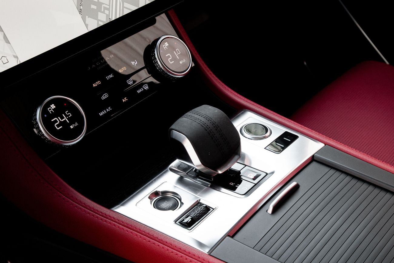 جاكوار F بيس F-Pace | 2,742 P.M | 0% Downpayment | Agency Warranty | R-Dynamic | P250 SE!