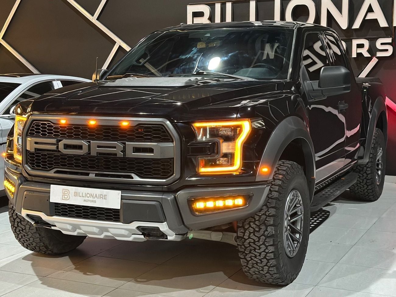 فورد إف-150 رابتور FORD RAPTOR F-150 V6T CABIN & HALF | GCC | 2019 | FULL SERVICE HISTORY IN AL-FUTTAIM