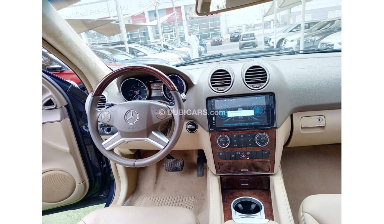 Mercedes-Benz ML 350 2010 model, leather hatch, cruise control, rear camera screen, in excellent condition