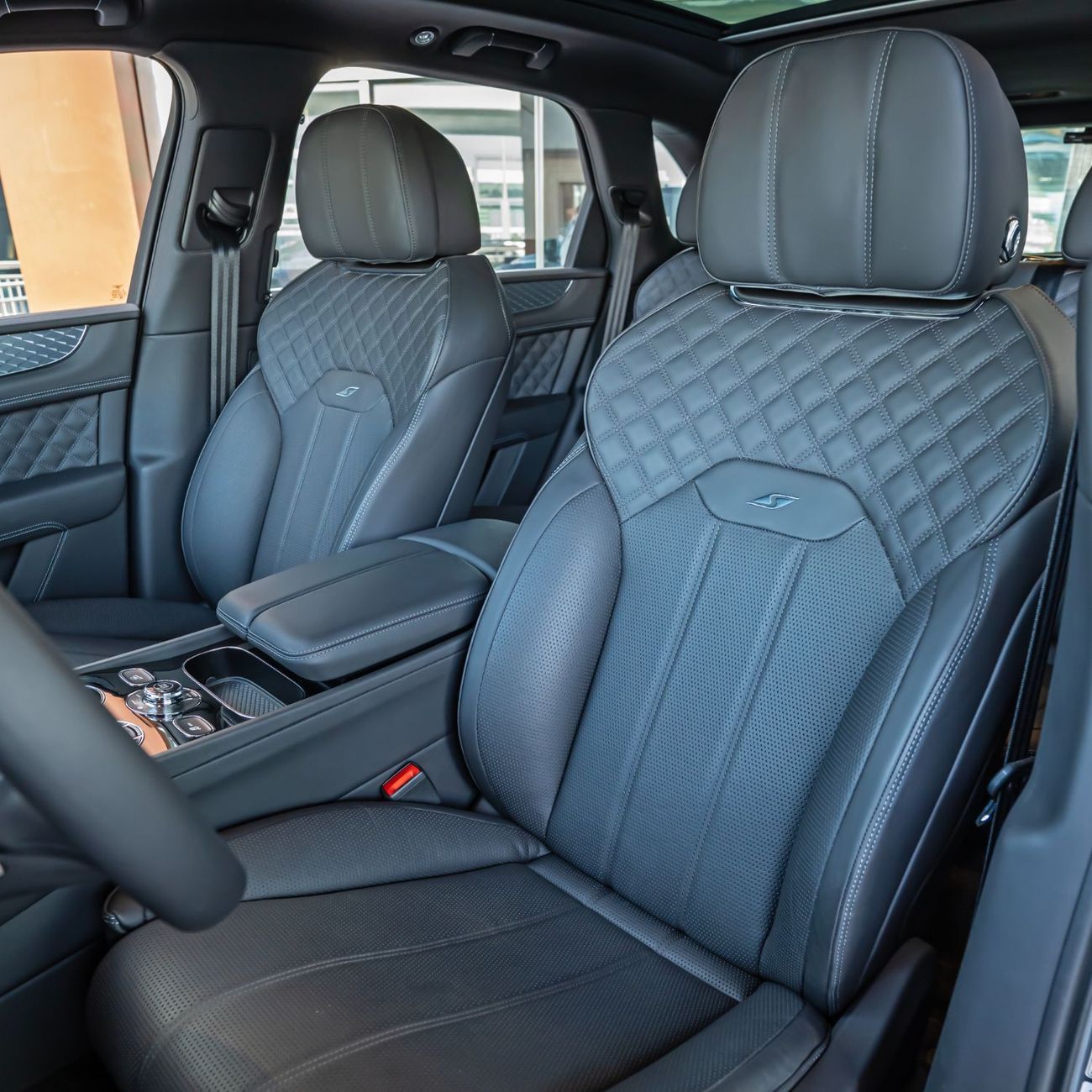 بنتلي بينتايجا 2023  BENTLEY BENTAYGA S HYBIRD