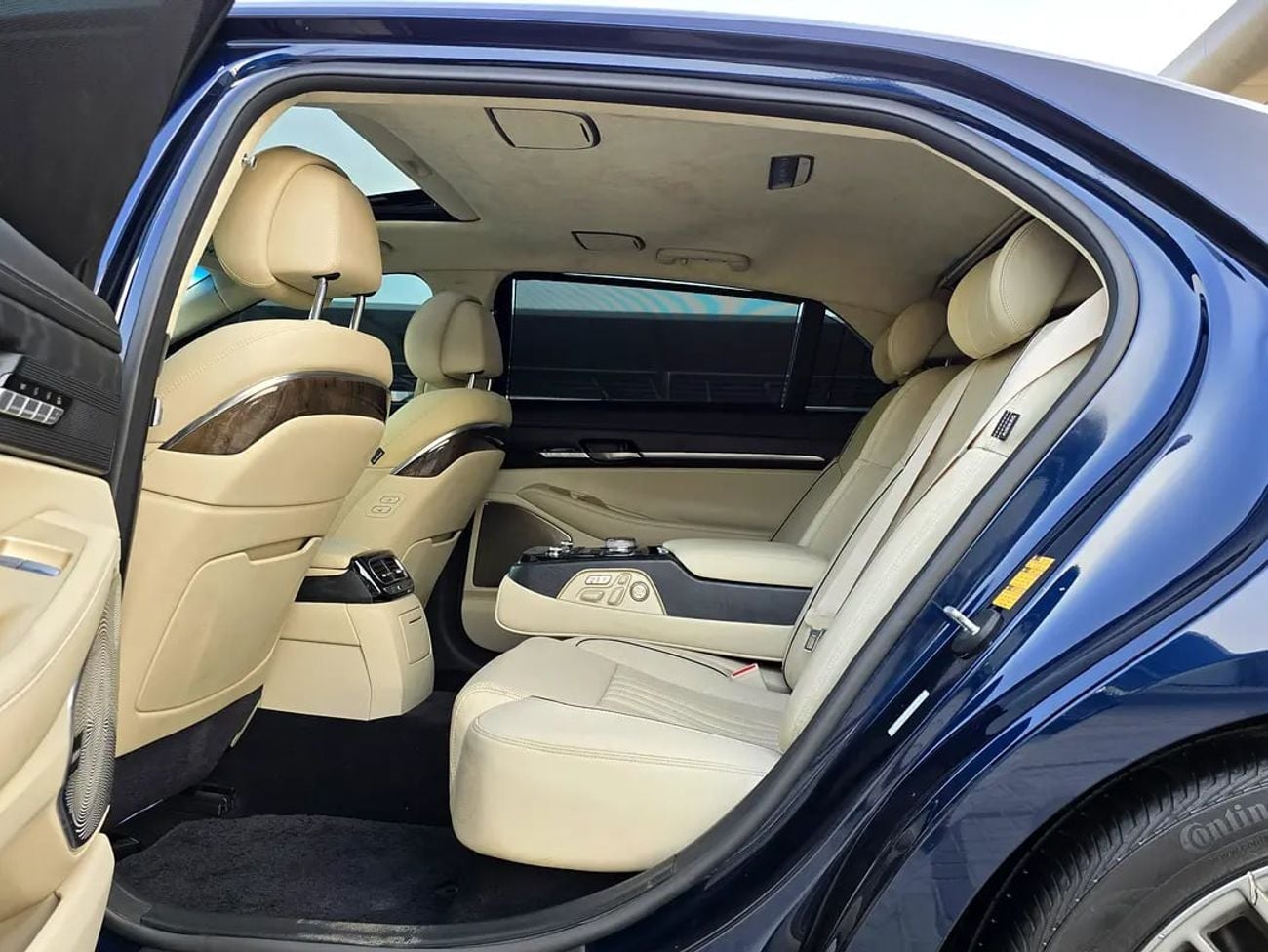 Genesis G90 Pristine Luxury - American Specs - Fully Loaded