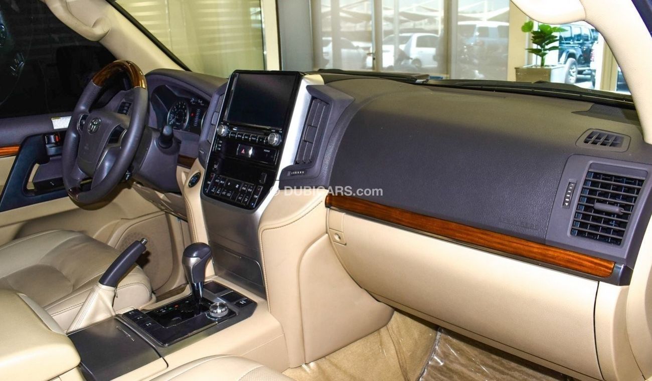 Toyota Land Cruiser GXR V8