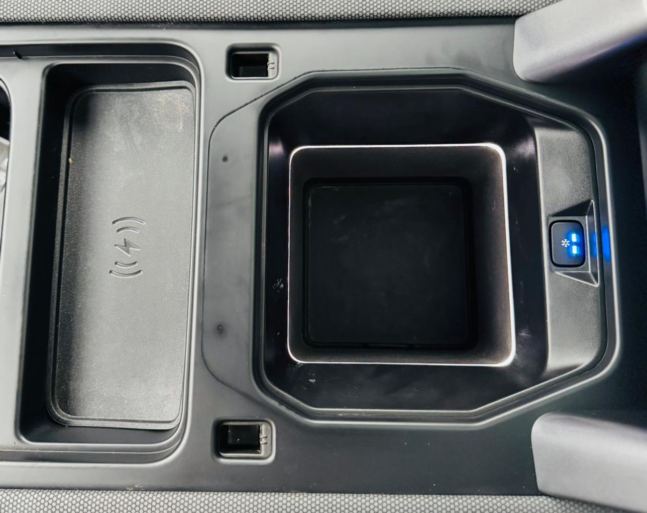 لاند روفر ديفندر P400 110 X-Dynamic HSE 3.0L (5 Seater)