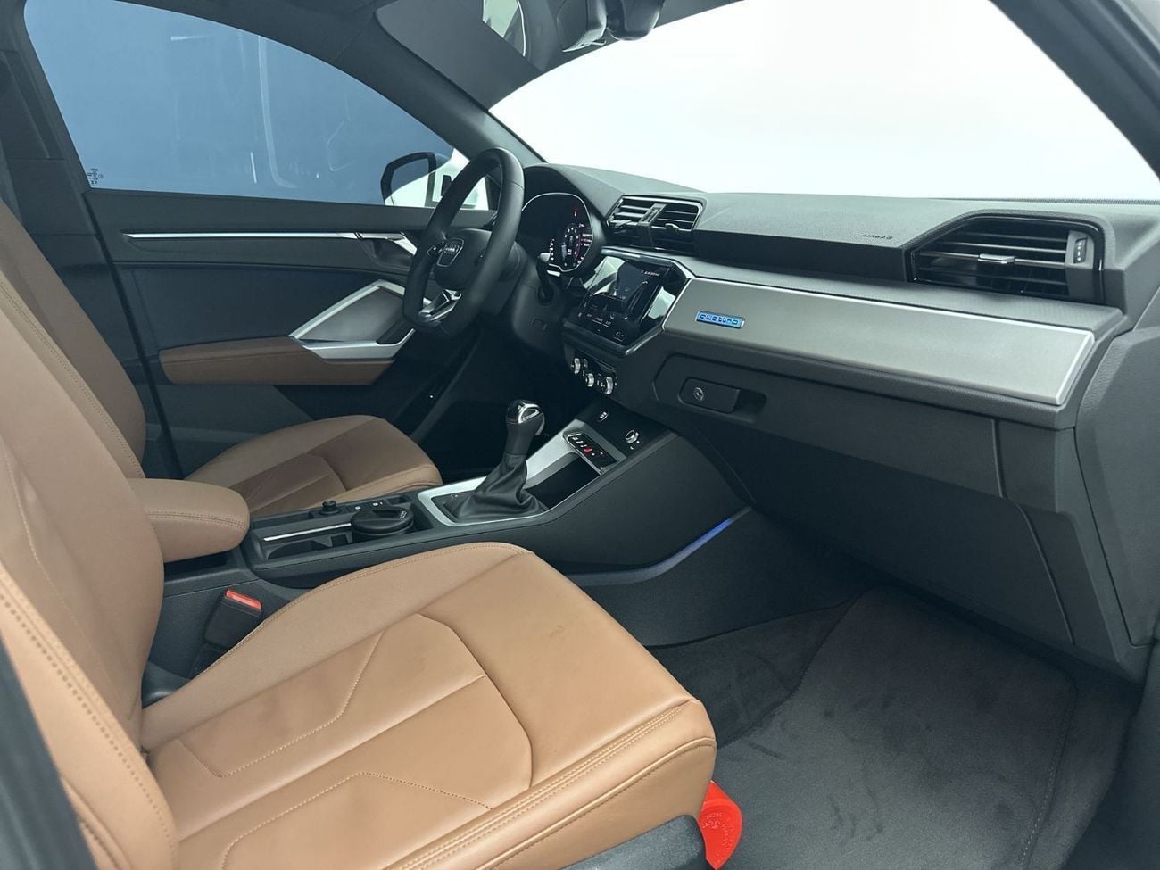Audi Q3 40 TFSI S-LINE SPORTBACK Sportback 40 TFSI 2.0L 4WD Q3 Sportback 40 TFSI quat 180hp (Ref# 44917)