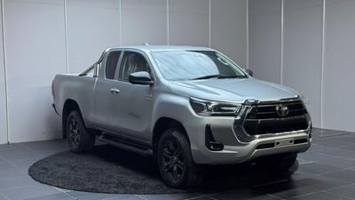 Toyota Hilux DIESEL ,ONE AND HALF CABIN ,2.8 LITER ,MANUAL