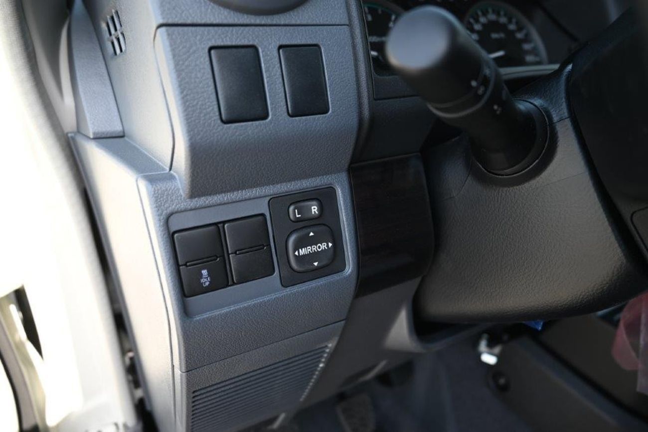 Toyota Land Cruiser 70 2025 MODEL TOYOTA LAND CRUISER 76 HARDTOP LX-G1 2.8L TURBO DIESEL 5 SEAT MANUAL TRANSMISSION