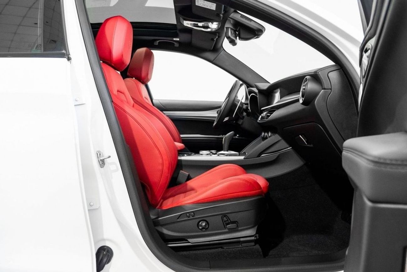 ألفا روميو ستيلفيو Veloce / Delivery Milage / 7 Year Alfa Romeo Warranty & 5 Year Service