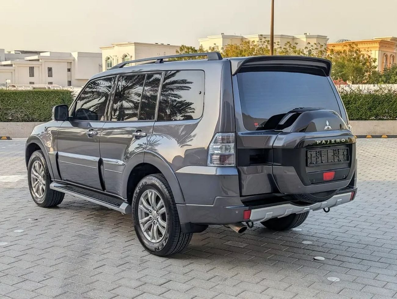 ميتسوبيشي باجيرو GLS TOP FULL OPTION V6 3.8L IN EXCELLENT CONDITION
