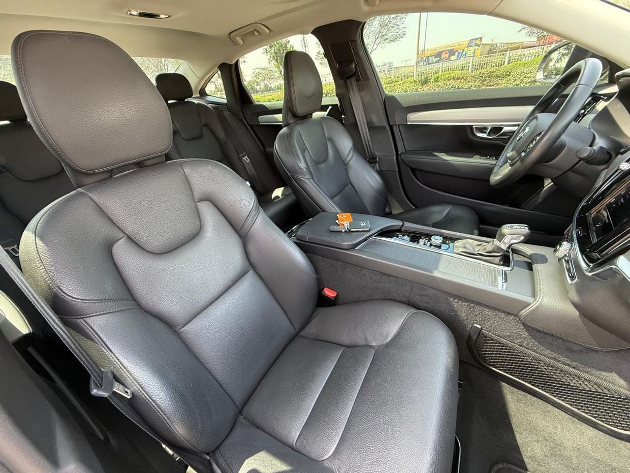 Volvo S90 T5 Momentum 2.0L  VOLVO S90T5 UNLIMITED BRIGHT MOMENTUM 2021 GCC FULL SERVICE HI